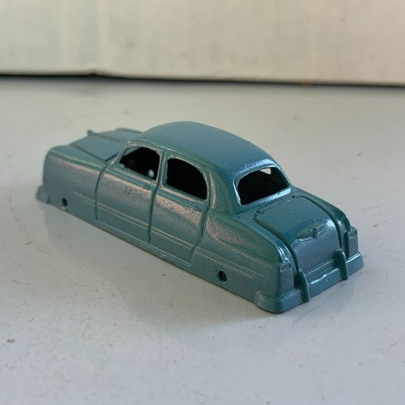 Tootsietoy 1950s 4-Door Car Body Shell, Dual Front Windows Collectible Toy - Picture 4 of 10